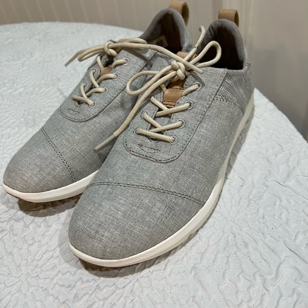 TOMS, Women's Cabrillo Sneaker, Drizzle Grey 7.5
New without tags. Tried on only